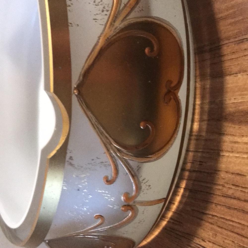 Beautiful vintage heavy weight milk glass , frosted glass n gold painted - Picture 3 of 8